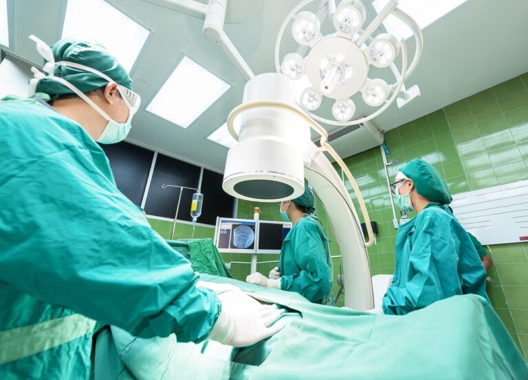 Cyberangriffe auf Praxen und Kliniken: Was Patienten selbst absichern können Cyberangriffe auf Praxen und Kliniken: Was Patienten selbst absichern können