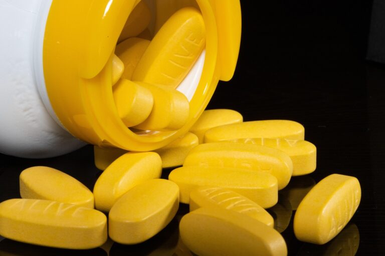 Vitamin-D-Tropfen fürs Baby: Wie Eltern gefährliche Überdosierungen vermeiden
