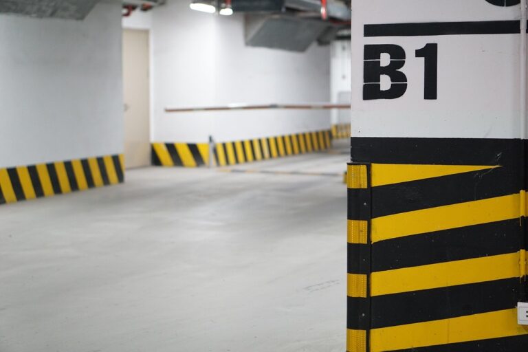 Privater Parkplatz: Vertragsstrafe prüfen, Belege sichern und Halterrolle richtig einordnen Privater Parkplatz: Vertragsstrafe prüfen, Belege sichern und Halterrolle richtig einordnen