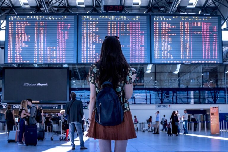 Koffer verspätet oder beschädigt: Ersatzkäufe, Fristen und Airline-Haftung