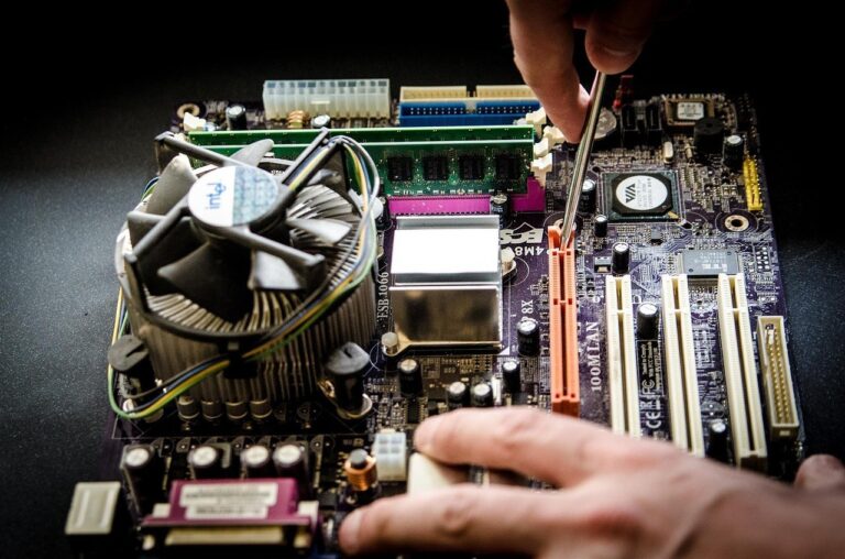 BitLocker vor Reparatur und Firmwareupdate: Den Wiederherstellungsschlüssel rechtzeitig sichern BitLocker vor Reparatur und Firmwareupdate: Den Wiederherstellungsschlüssel rechtzeitig sichern