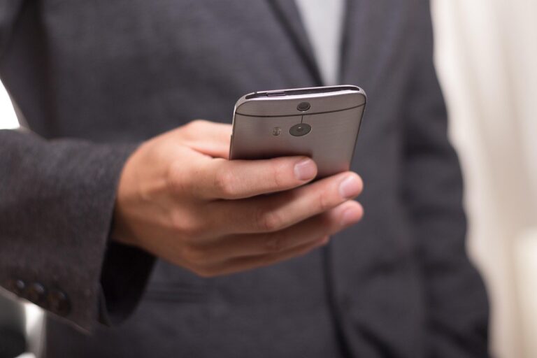 RCS zwischen iPhone und Android: Warum das Schlosssymbol wichtiger ist als die Farbe der Nachricht RCS zwischen iPhone und Android: Warum das Schlosssymbol wichtiger ist als die Farbe der Nachricht