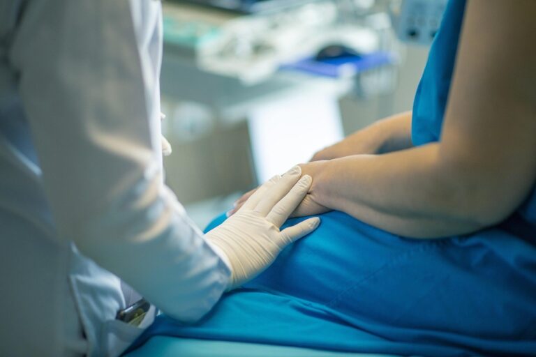 Gürtelrose rasch erkennen: Hautausschlag, Nervenschmerz und die erweiterte Impfempfehlung einordnen