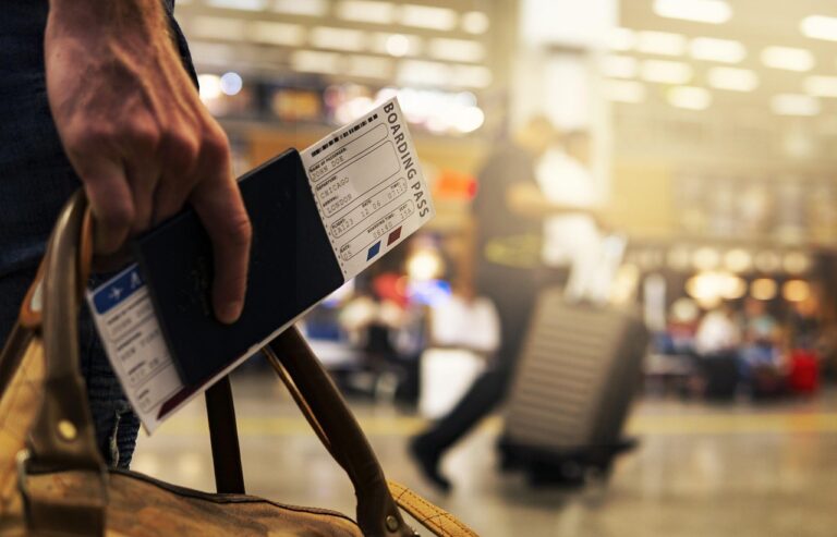 Reiseveranstalter insolvent: Sicherungsschein prüfen, Erstattung beantragen und Rückreise organisieren
