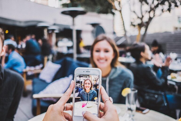 Google Fotos bekommt Moods und neue Remix-Vorlagen: Original und Gestaltung trennen